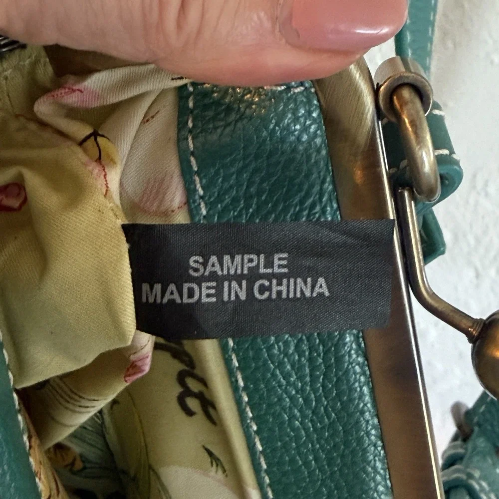 Tommy Bahama Turquoise Faux Leather Kisslock Crossbody Shoulder Bag SAMPLE NEW‎